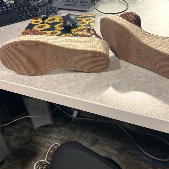 NWOT Time and tru memory foam sandals size 10 - Picture 5 of 6